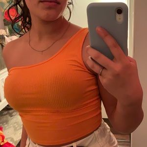 ONE SHOULDERED YELLOW TEE